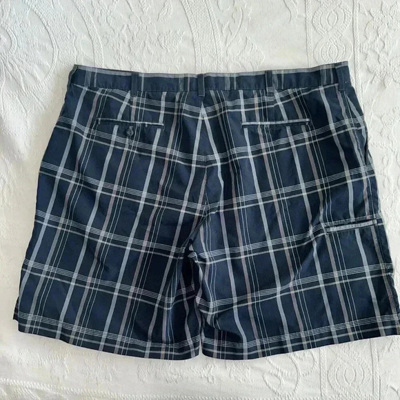 PGA Tour Golf Shorts Mens Size 44 Navy Blue Plaid Quick Dry 9" Inseam Flat Front - Picture 2 of 8